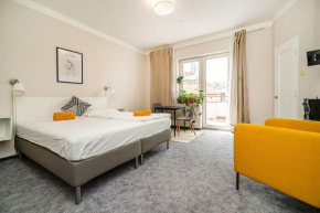 Cosy studio with terrace by tram, Prague